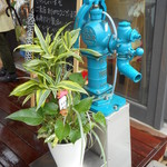 手押しポンプのオブジェ