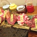 声高らかにヒヒーン - 焼肉ようの馬肉。
            あっさりしてて、食べやすい。