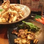 Kosumosu - 奥のスルメ天はかなりのポリューム、コスパもいいし、美味しい。一人では食べきれないほどの量です。