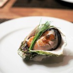 東京チャイニーズ 一凛 - 岩牡蠣のスモーク　黒酢のジュレ