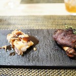 東京チャイニーズ 一凛 - 黒酢の酢豚　豚足の唐揚げ
      