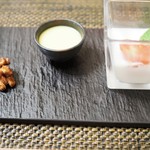 東京チャイニーズ 一凛 - 杏仁豆腐　マンゴープリン　胡桃の飴炊き
      
      