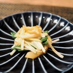 東京チャイニーズ 一凛 - バイ貝　黄ニラ・モロッコいんげんの炒め物
      
      