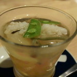 炭と地酒とたしなみワイン Kai本店 醸す - ●付きだしは鱧とグレープフルーツの酢のもの、きぬさやもアクセント。