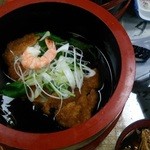 とんかつ一番 天下茶屋本店 - おひつに入ったトンカツ