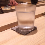 すし宮川  - うすはりグラスで水でさえ美味しく感激