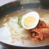 炭火焼肉 明洞 - 料理写真:あっさりとしたスープの中にコクがある焼肉のしめにはやっぱり冷麺！