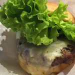 ハラカラ。 南青山店 - トロトロのチーズと塩気が肉にマッチ