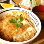Momokuri Sannen Kaki Hachinen - 肉厚タレが浸みててご飯もほっかほか。