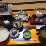 中宮温泉 木戸旅館 - 料理写真:朝食（全体）