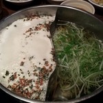 しゃぶ葉 - 玄米茶が浮いてます！