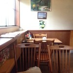 はら - 実に「飯屋」らしい店内
