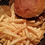 SMOKEHOUSE - pulled pork burger with fries