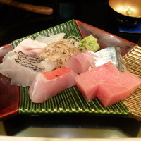 月波 - お造り（トロ、金目鯛他）