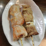 またぎや  - ホホトロ 200円、レバー 230円 各塩。