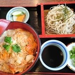 卯呑や - 親子丼と冷たい蕎麦のセット 1060円