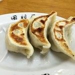 田村屋 - 餃子は３個で２８０円