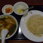 Pinchin Shuka - 五目チャーハンとワンタンスープ（定食）