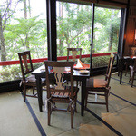 グリーンヒルズ草庵 - 窓いっぱいに広がる箱根の自然