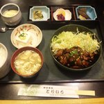 お食事処とりいち - 定番のとりもつ定食です。