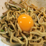 麺鮮醤油房 周月 - オススメの生たまごを入れるとまろやかで優しい味に変身しますよ〜(*^_^*)