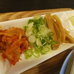 野菜が美味しい鶏豚ラーメン まる重 - キムチ、ネギ、メンマ、白髪ねぎ、とろろをお好きなように♡