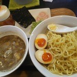 野菜が美味しい鶏豚ラーメン まる重 - 煮干しつけ麺（期間限定）