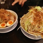 野菜が美味しい鶏豚ラーメン まる重 - 右が通称「Ｎ盛り」ｗｗ