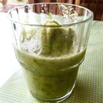 ラピュタファーム - 梨などが入ったグリーンスムージー  美味でございます！
      2015年9月1日