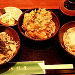 Shinfoni Hiruzu Mae Soba Dokoro Asanoya - とろろ・かき揚げ・山菜の3種類のそばセット