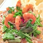 アジアン厨房　金魚屋 - 揚げエビと特性生野菜ソース（ウダン・ゴレン・ダブダブ） 720円