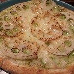 厚切りレンコンと大葉の香りのピザ