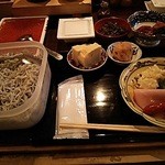 玉鬘 - 日本の朝ごはん…おかずが乗せきれません。