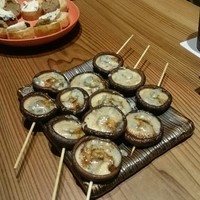 鳥恵 上野広小路店 - 椎茸のゴルゴンゾーラ焼きなり。