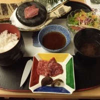 京懐石 美濃吉 横浜ランドマークプラザ店 - 和牛石焼＆サラダ