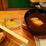 【2015年9月1日】鮭のアラの赤だしとオレンジです。