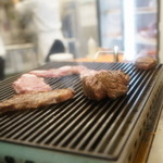 いきなりステーキ - 2015.9 炭火でステーキを焼いています