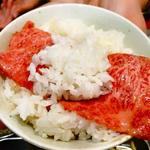 ヤキニク ホルモン どうげん - 表裏１秒炙っただけの肉を、ボクに勧める会員・・・