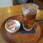 ウナ・カメラ・リーベラ - アイスティー、クッキー