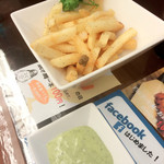 集家 - ポテトフライ（バジルソース付き）
