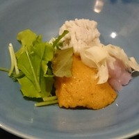 うなぎと季節料理とらや - 夏限定：うなぎ白蒲会席：向付。鱧を特別にポン酢のジュレ&山ワサビ&紫大根下ろしで
