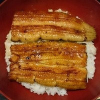 うなぎと季節料理とらや - 夏限定：うなぎ白蒲会席：うなぎ蒲焼。普通。香の物と肝の味噌汁も。