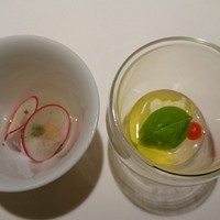 オマージュ - 8/8 ランチ　アミューズ － モッツァレラとマイクロトマト　釣り鯵とキュウリ