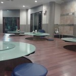 Koki Sunda - 店内には掘りごたつ式のテーブル／スペースもあります。