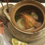 ふく茶庵 - 松茸土瓶蒸しの中身は、彩り鮮やかな海老や鱧
