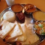 アールティスペシャルセット（キーマ、野菜、海老マッシュルーム）チーズナン