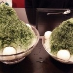 虎屋菓寮 赤坂店 - 宇治金時 右側に小サイズ 左側普通