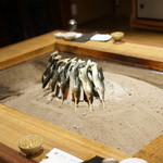 柳家 - 店内：焼く準備が・・・