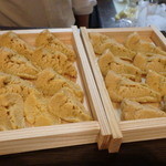 う越貞 - 由良の赤雲丹
      箱に10個以下の日に当たりました！