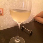 横浜馬車道 旬の肉料理イタリアン オステリア・アウストロ - 白ワイングラス